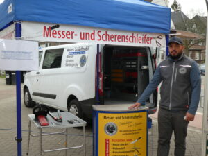 Scherenschleifer Maier mit Stand am Benqueplatz