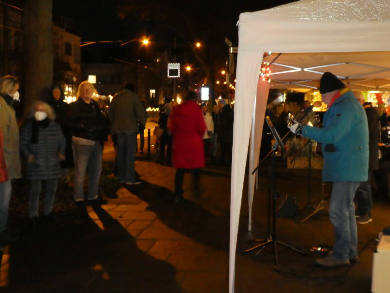 Datch-Weihnachtskonzert vor Commodore-Reisen
